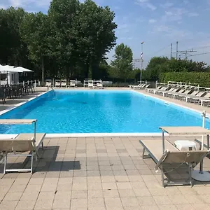 The Riverside , Mira Italie